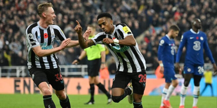 نیوکاسل - لیدز